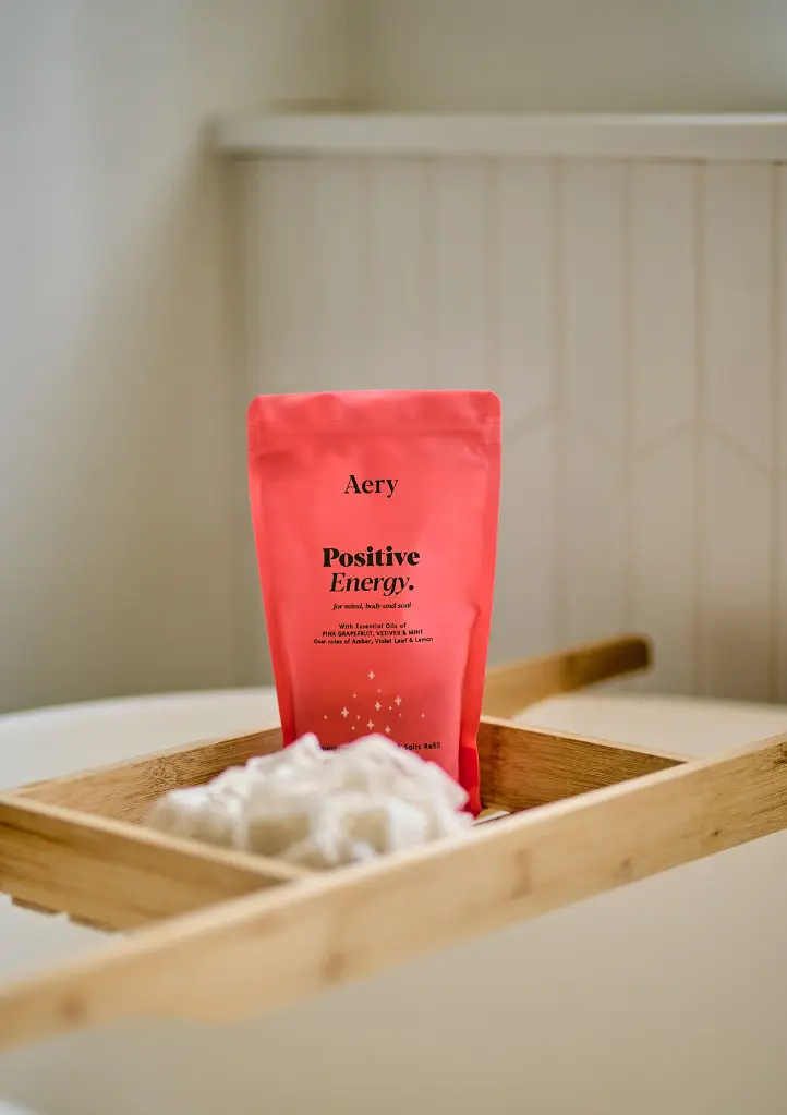 AE0354_Aery_Aromatherapy_PositiveEnergyBathSaltsRefill_LS_01_LO.webp